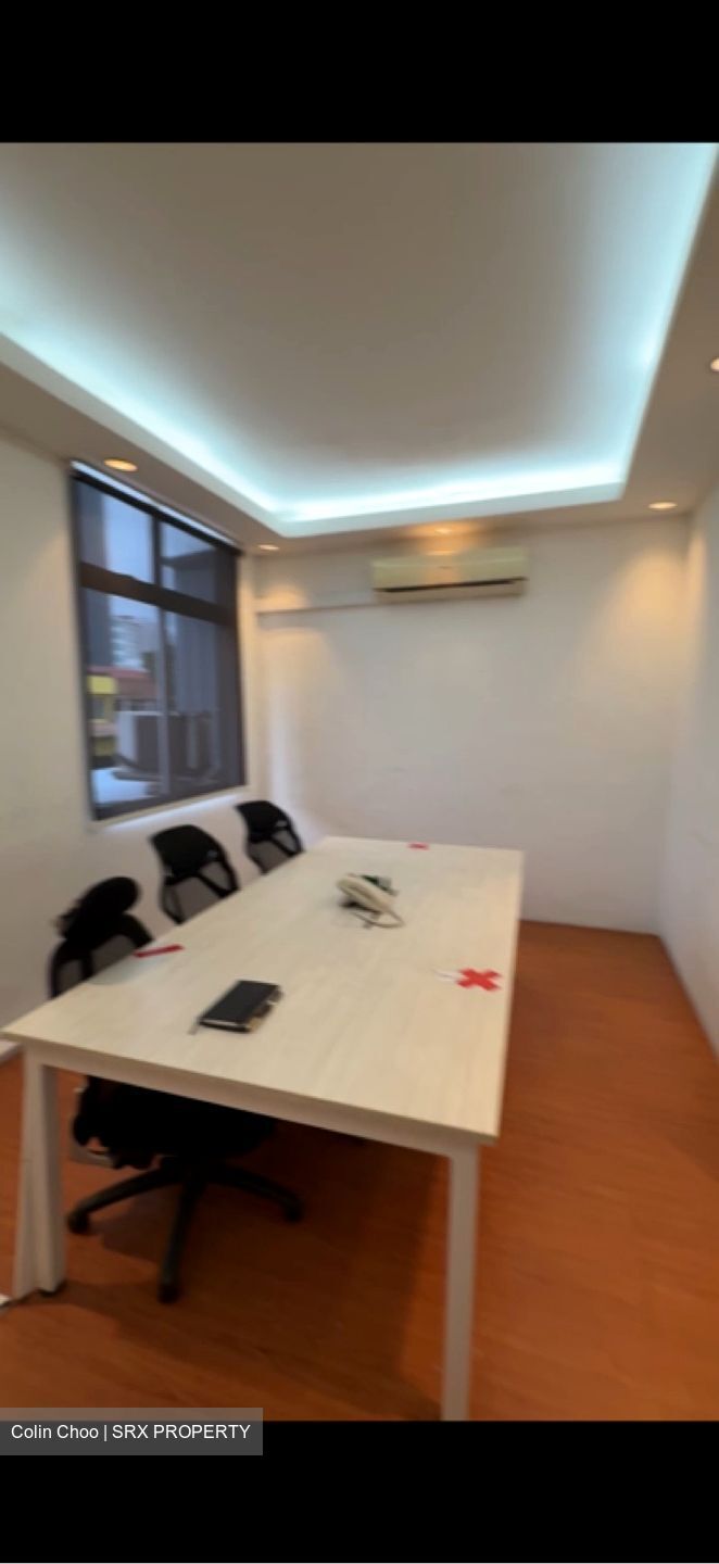 Jalan Senang (D14), Office #554456851
